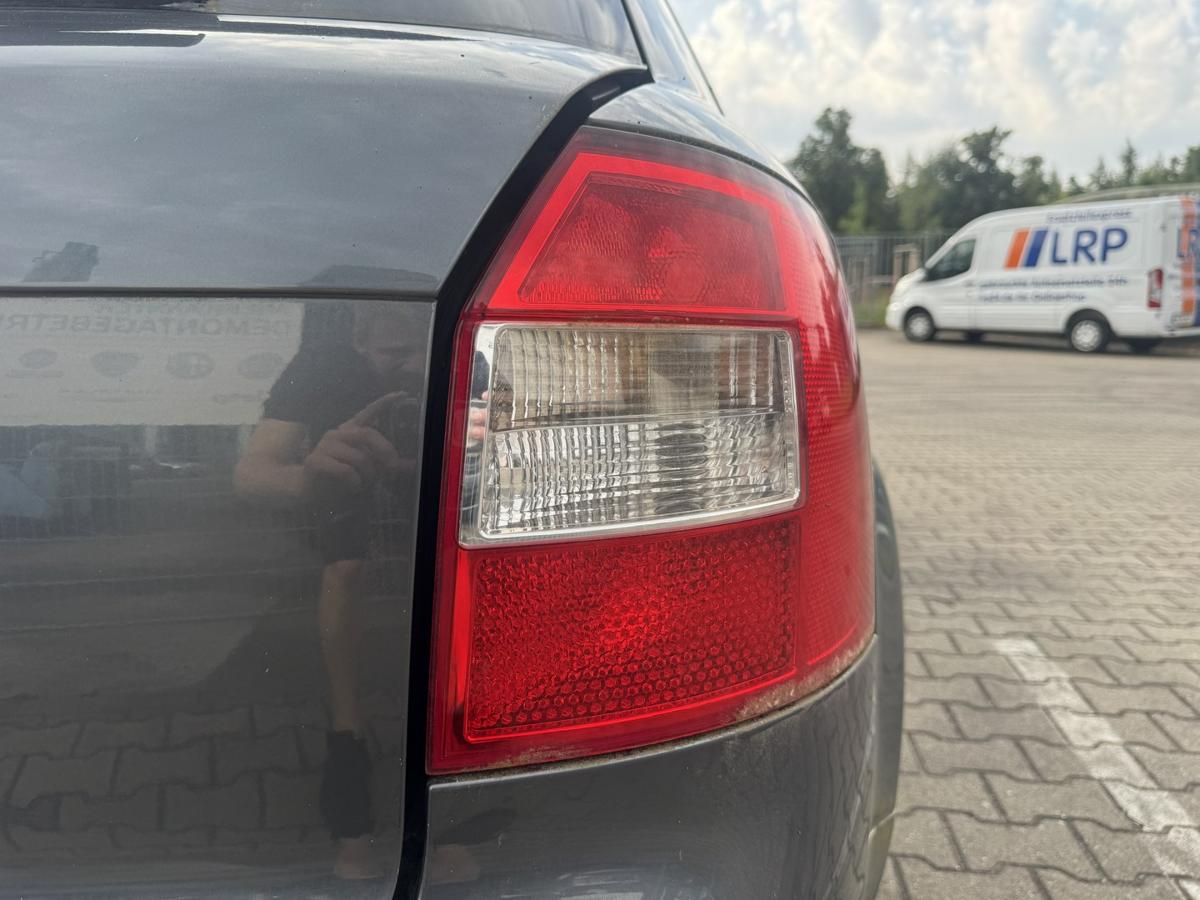 Audi A4 8E original R&uuml;cklicht R&uuml;ckleuchte Schlussleuchte rechts Kombi Bj.2002